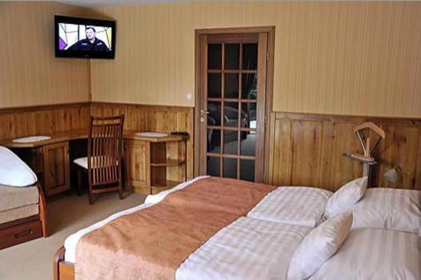 Trojka Hotel Es Panzio Szolnok Zimmer foto